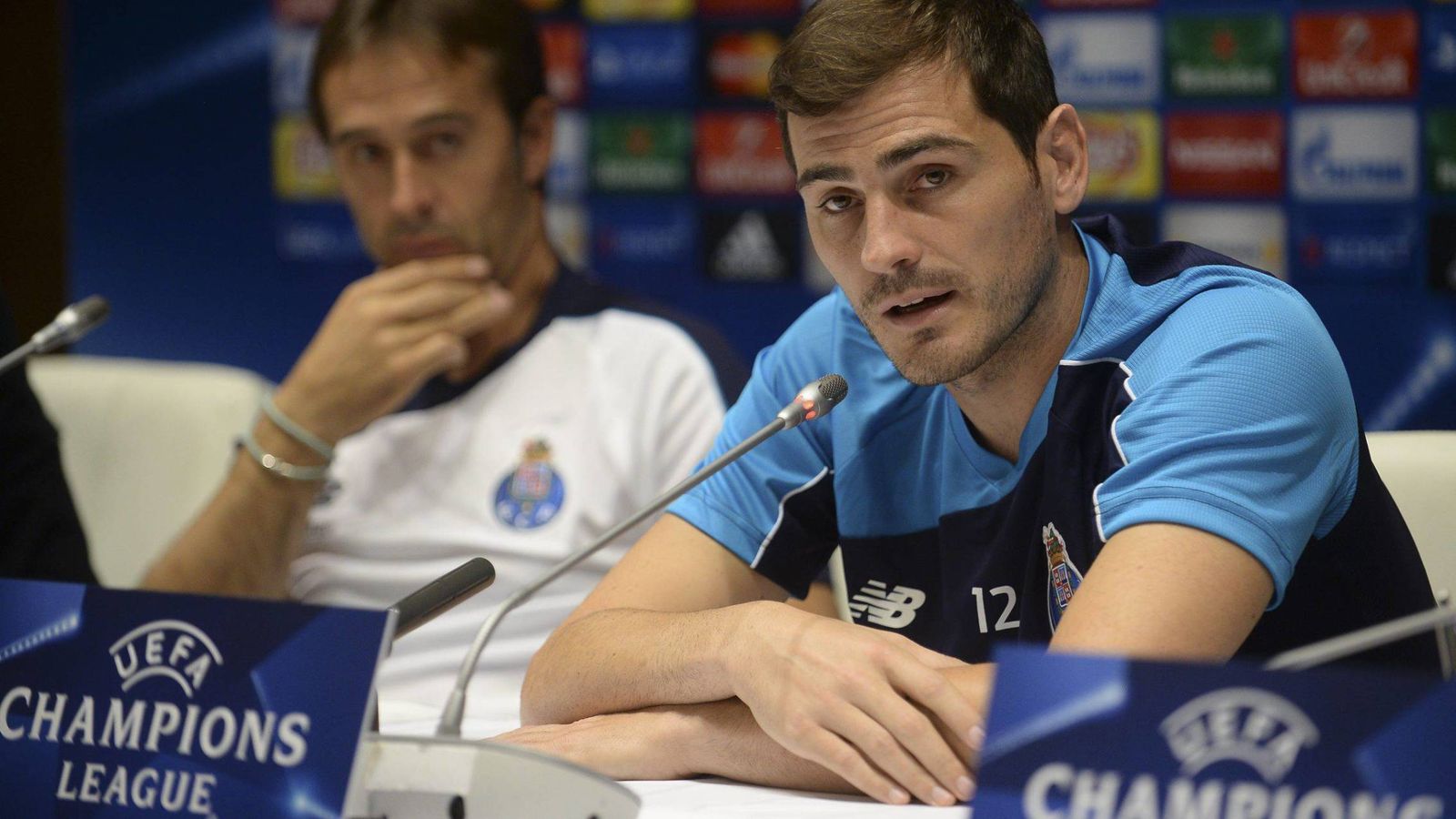 Foto: Julen Lopetegui e Iker Casillas, durante una rueda de prensa con el Oporto (Cordon Press).