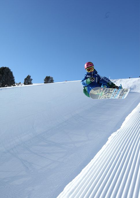 Un snowboarder, en acción en La Molina