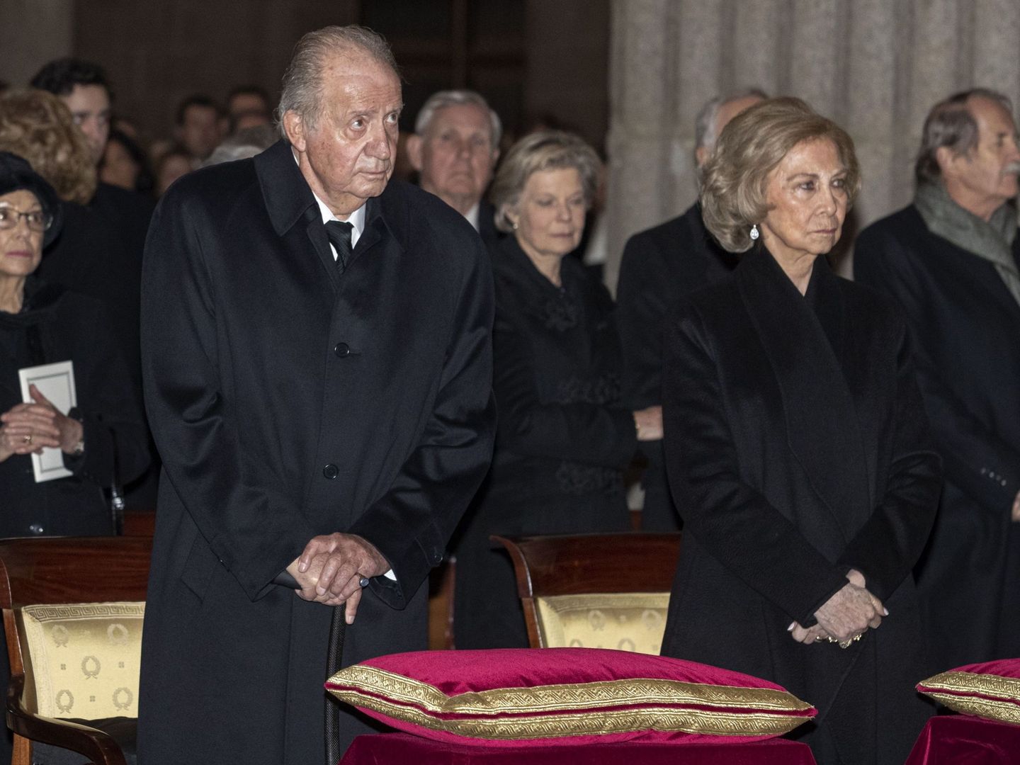 Los Reyes eméritos, en el funeral de la infanta Pilar. (EFE)