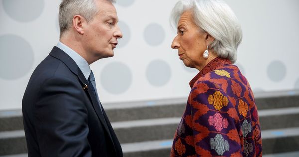 Foto: La directora gerente del Fondo Monetario Internacional (FMI), Christine Lagarde, conversa con el ministro de Finanzas francés Bruno Le Maire. (EFE)