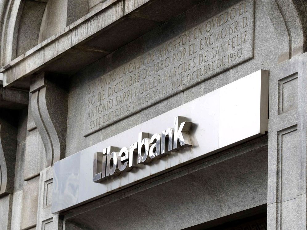 Foto: Aspecto de las oficinas centrales de Liberbank en Oviedo. (EFE) 