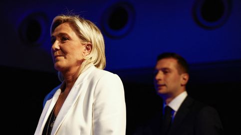 El partido conservador francés destituye a su líder por intentar pactar con Le Pen
