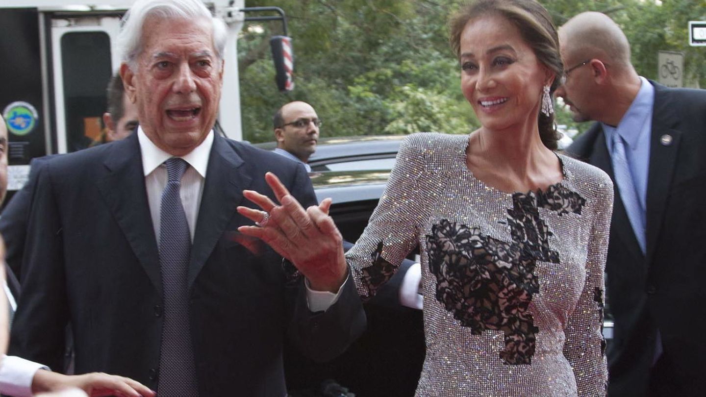 Isabel Presley y Mario Vargas Llosa hicieron oficial su noviazgo en la fiesta en Porcelanosa de Nueva York (Gtres)