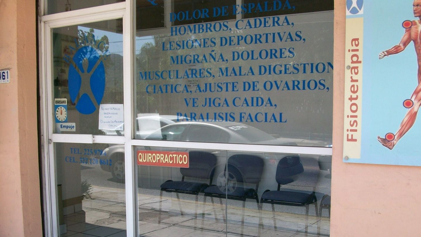 La clínica de quiropráctica de Jesús Narváez (Adán Leyva Avalos / Vallarta Opina)