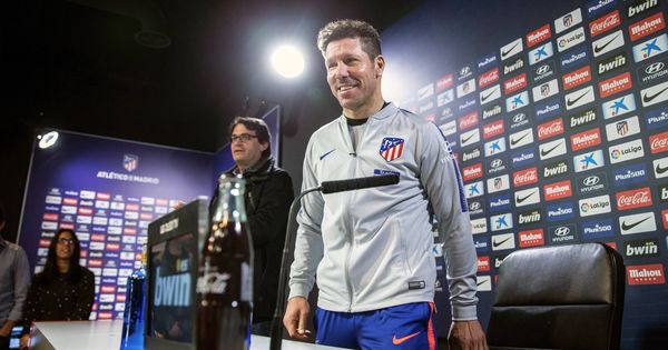 Foto: Simeone, en una rueda de prensa tras un entrenamiento con el Atlético de Madrid. (EFE)