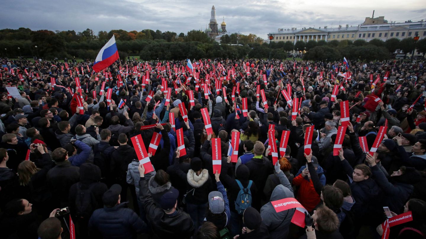 Seguidores de Navalny durante una manifestación opositora en San Petersburgo, en noviembre de 2017. (Reuters) 
