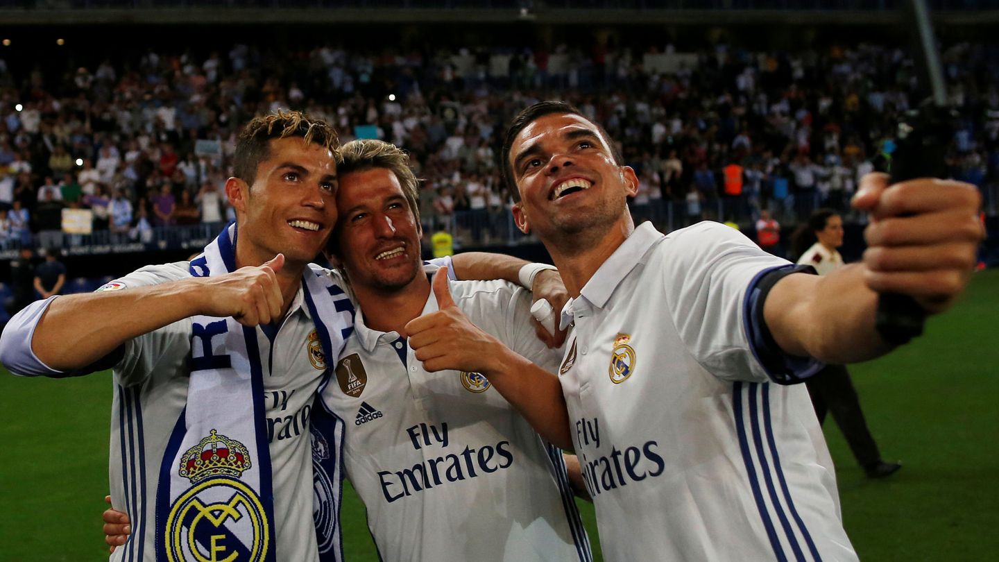 Ronaldo, Coentrao y Pepe celebrando la Liga. (Reuters)