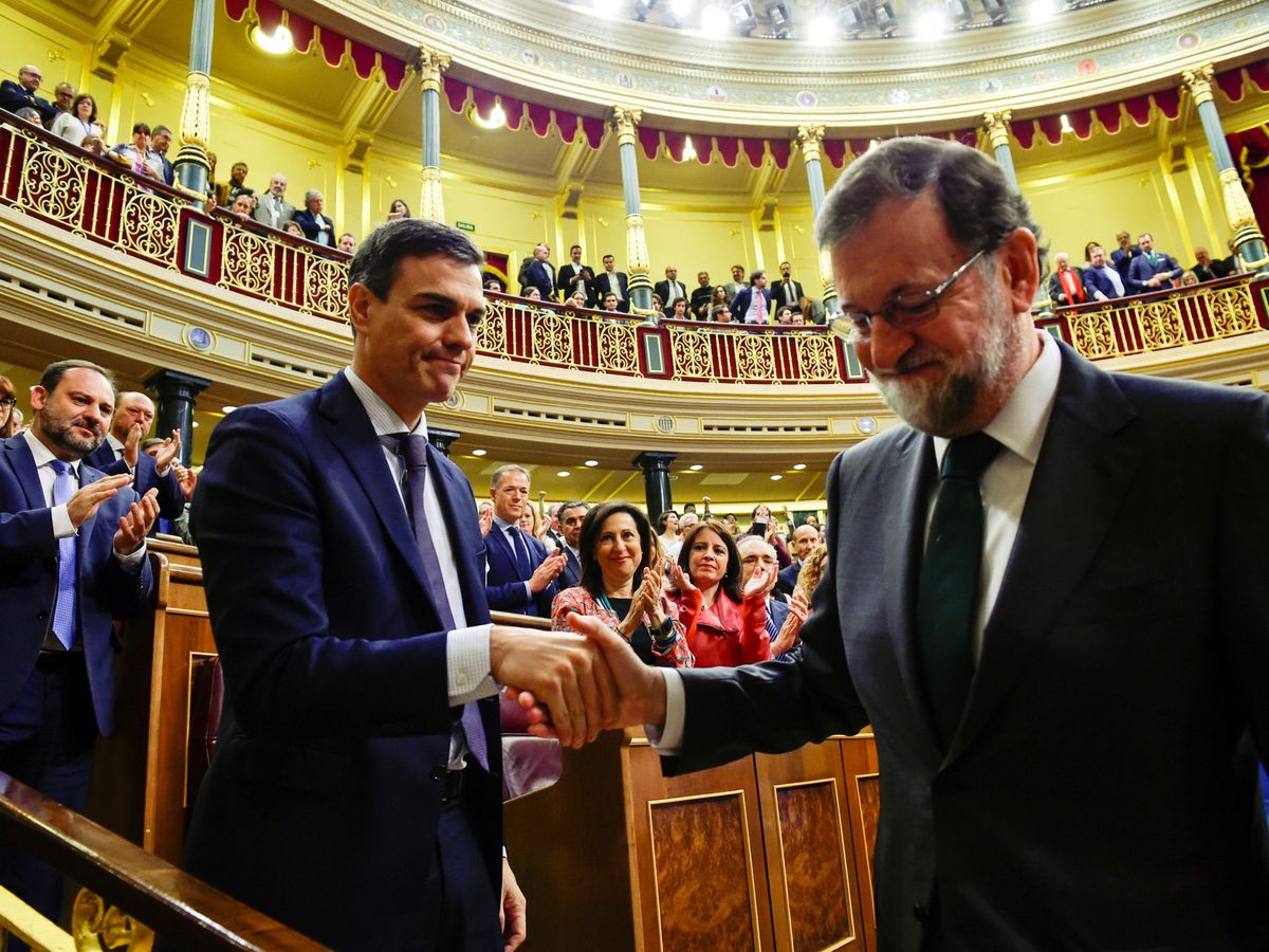 Foto: Pedro Sánchez y Mariano a Rajoy, durante la moción de censura contra este último en 2018. (EFE)