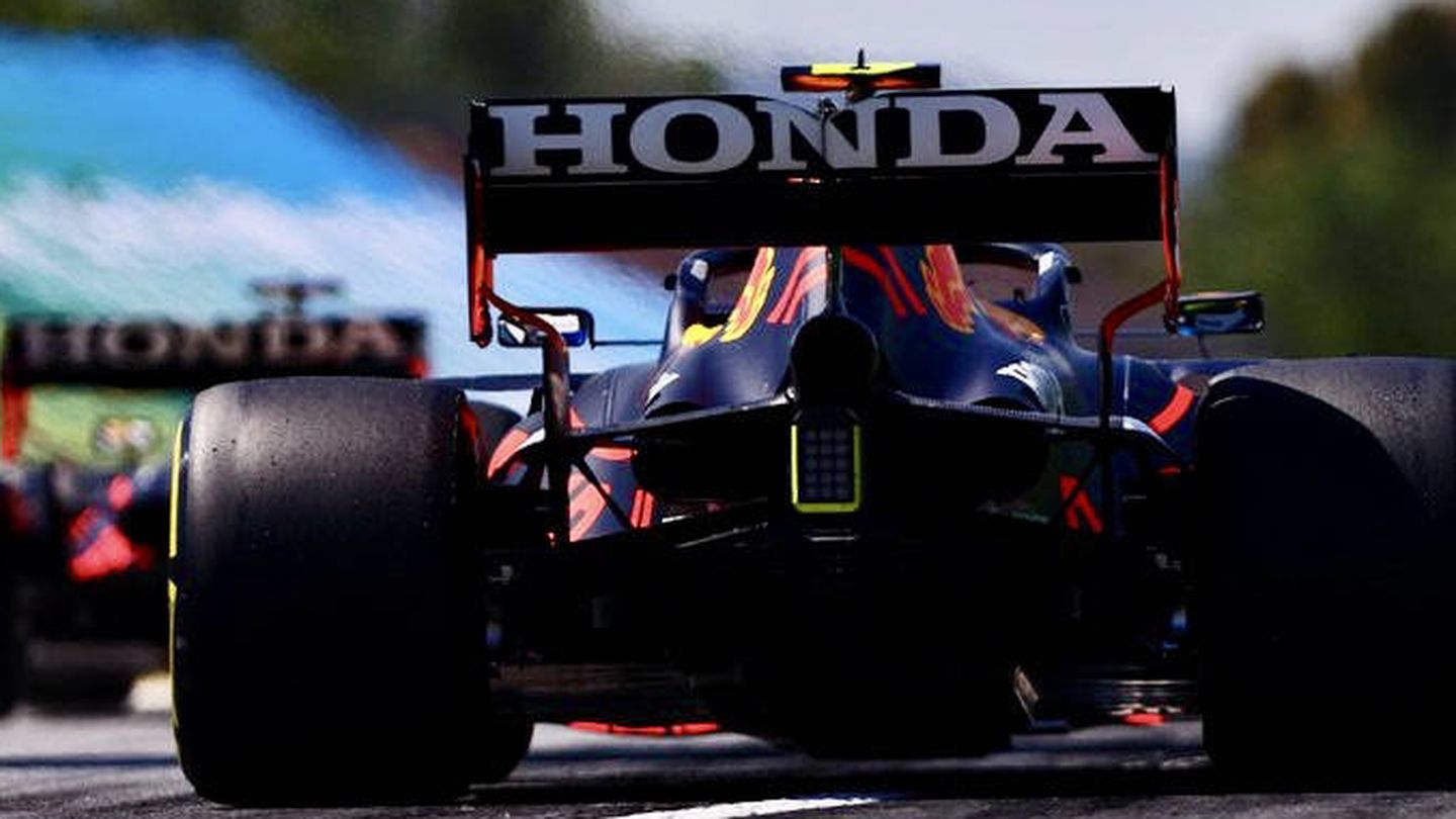 Hamilton revelaba al final del GP de España de 2021 que Red Bull contaba con un alerón trasero muy flexible. (Red Bull)