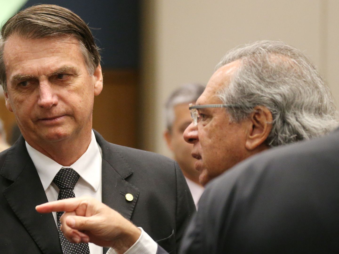Paulo Guedes (derecha) y Jair Bolsonaro (izquierda)