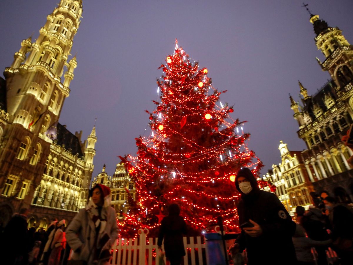 Foto: Decoración navideña en Bruselas. (EFE/EPA/Olivier Hoslet)