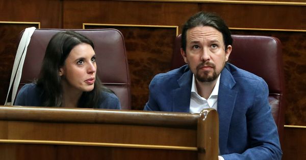 Foto: El líder de Unidos Podemos, Pablo Iglesias, y la portavoz Irene Montero, durante la primera jornada de la moción de censura presentada por el PSOE. (EFE)