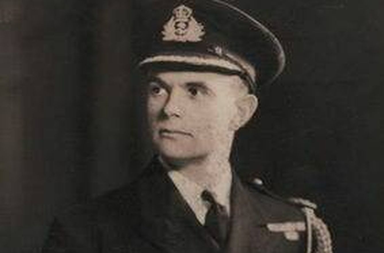Allan Hilgarth, agregado naval de la embajada británica.