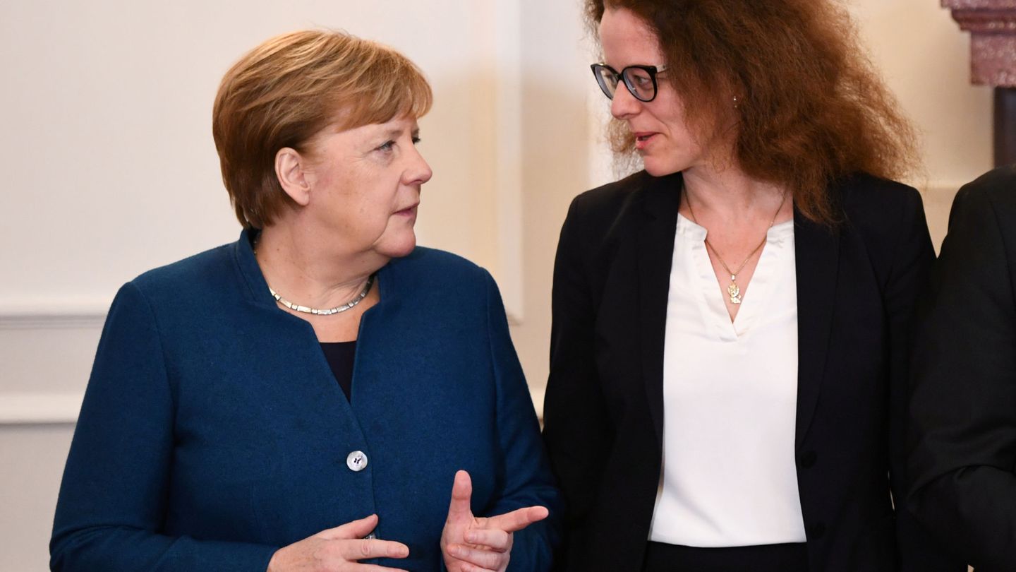 Schnabel junto a Angela Merkel, canciller alemana. (Reuters)