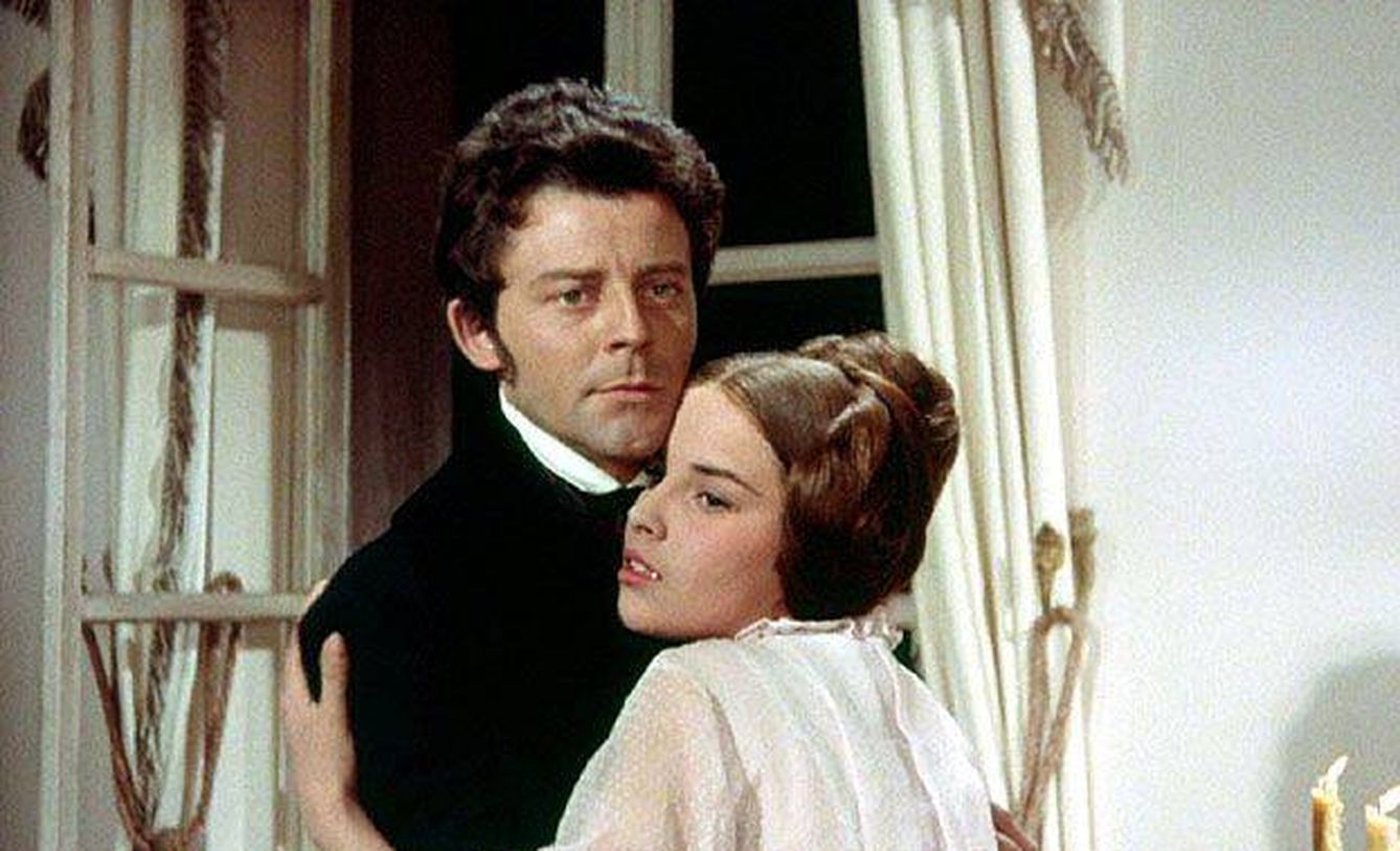 Gérard Philipe y Antonella Lualdi, en la adaptación de 'Rojo y negro' de 1954.