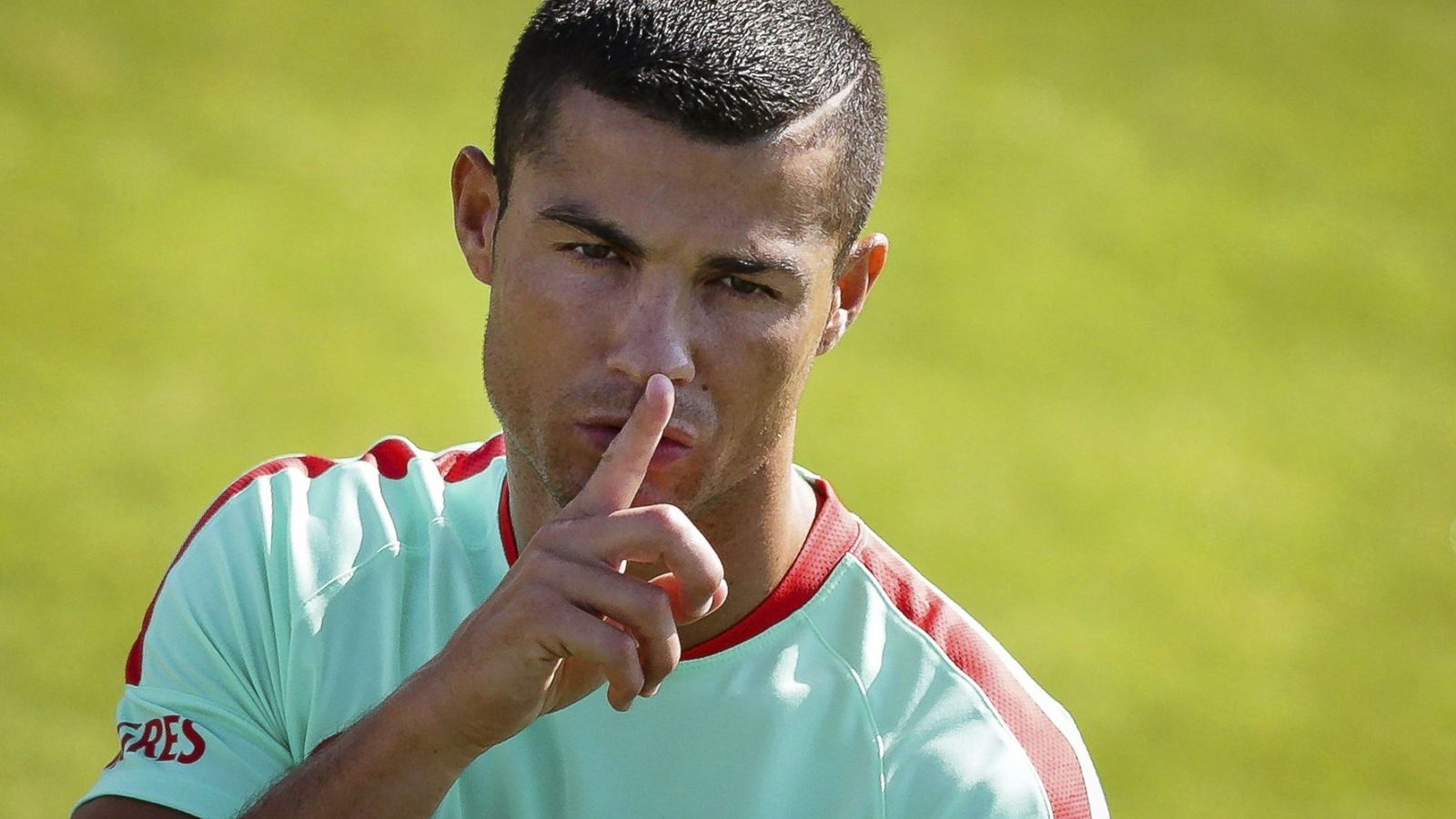 Foto: Cristiano Ronaldo en un entrenamiento con Portugal. (EFE)