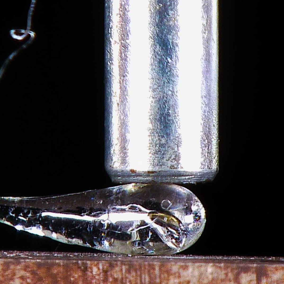 Asesorar dolor de estómago ingeniero Resuelven el misterio de los cristales que no se rompen ni a martillazos