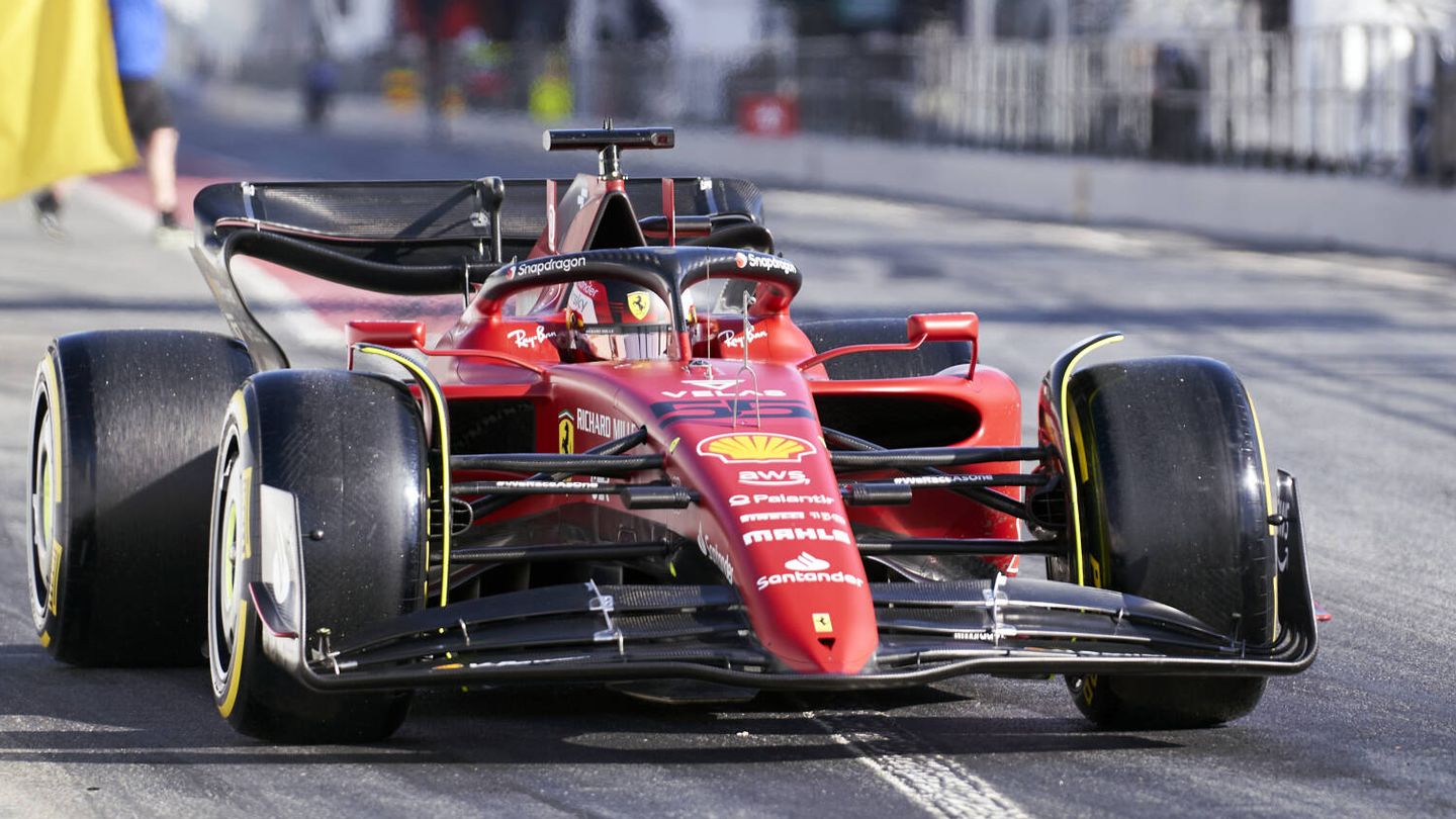 Ferrari ha ido muy bien en los tests de Barcelona pero con buen criterio prefieren no lanzar las campanas al vuelo. (Reuters/Albert Gea)
