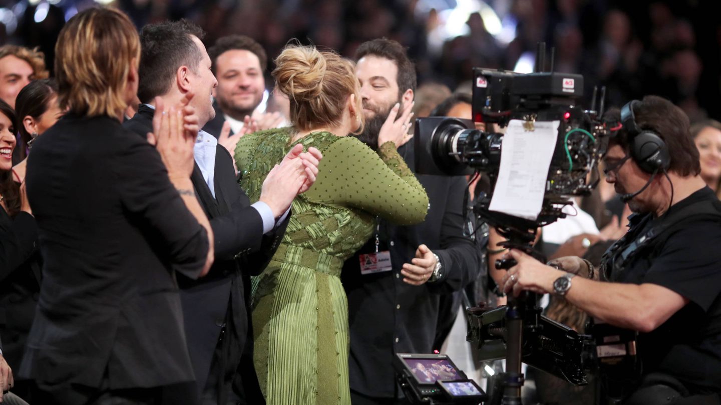  Adele y Simon Konecki, durante los Premios Grammy de 2017. (Getty) 