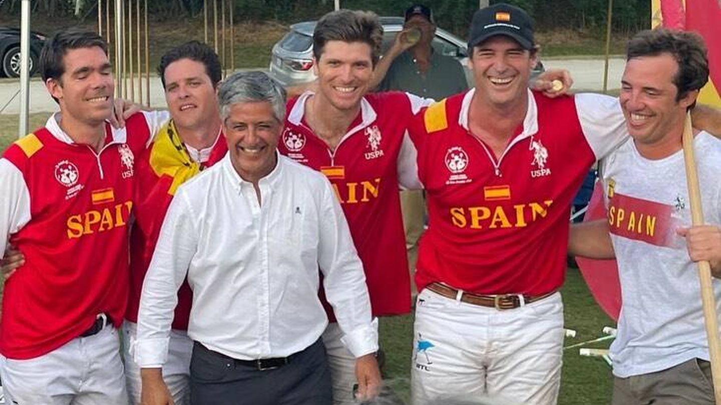 Los miembros del equipo español de polo celebran la victoria. (Federación Española de Polo)