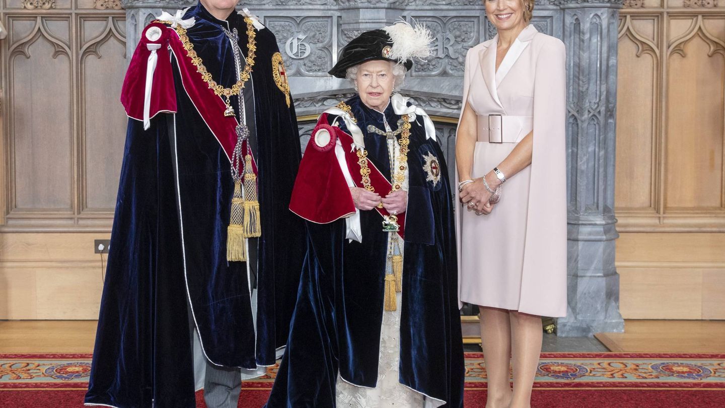 Los reyes de Holanda posan con la reina Isabel II. (Efe)