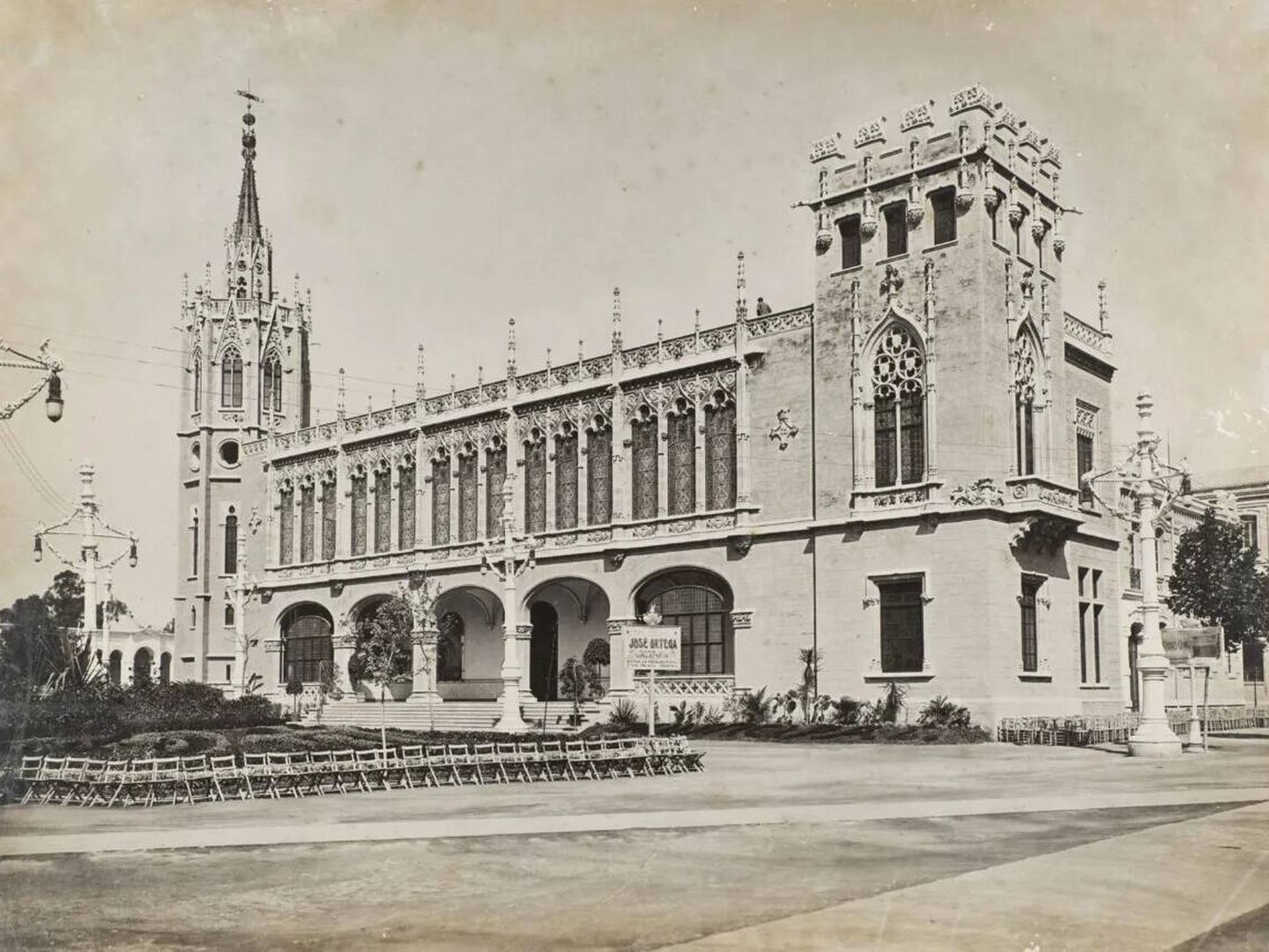 Palacio de la Exposición, en 1909. (Estudio Sanchis)