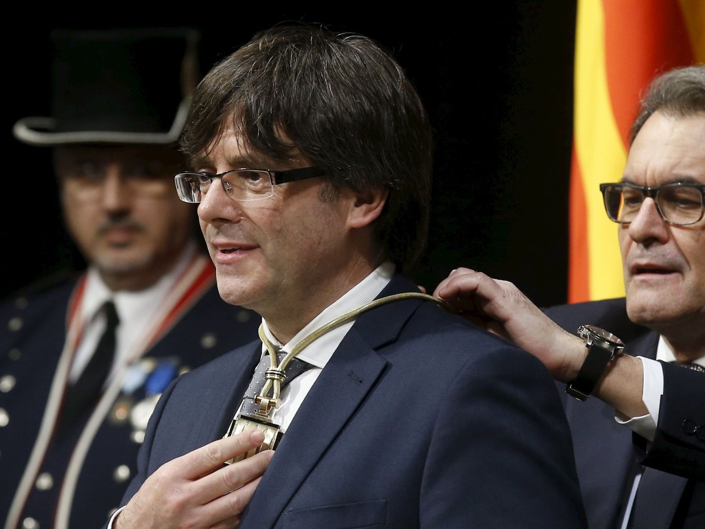 Puigdemont es investido 'president' de la Generalitat (Reuters)