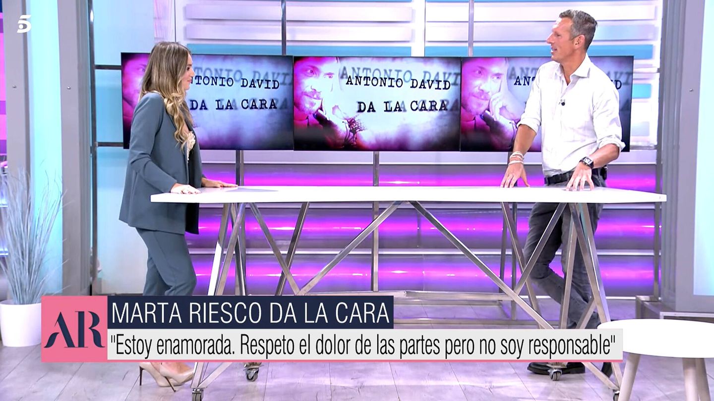 Joaquín Prat con Marta Riesco. (Mediaset)
