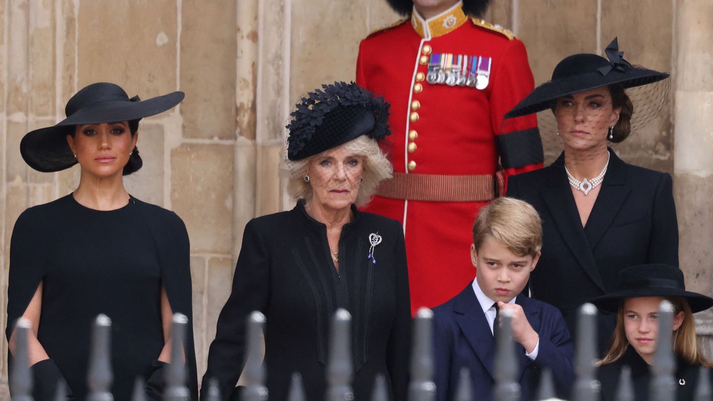 Kate, Meghan y Camila en el funeral de Isabel II. (Reuters)