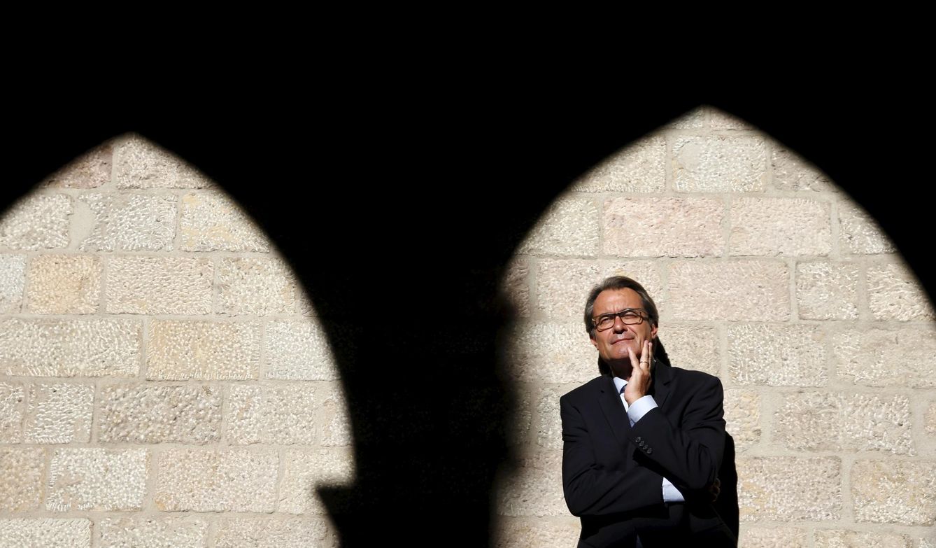 Artur Mas, posa en la Generalitat. (Reuters)