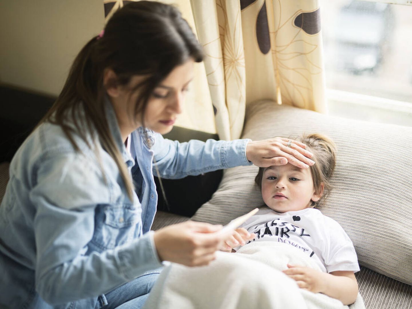 La fiebre en los niños preocupa mucho a los padres. (iStock)