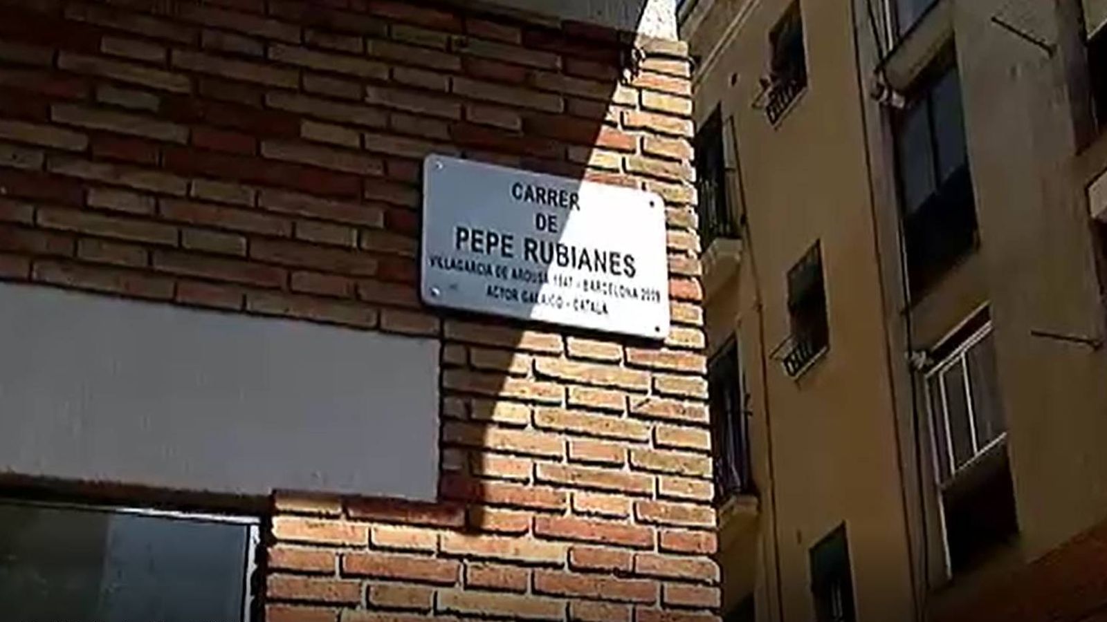 Foto: El Ayuntamiento de Barcelona renombra una calle de la Barceloneta.