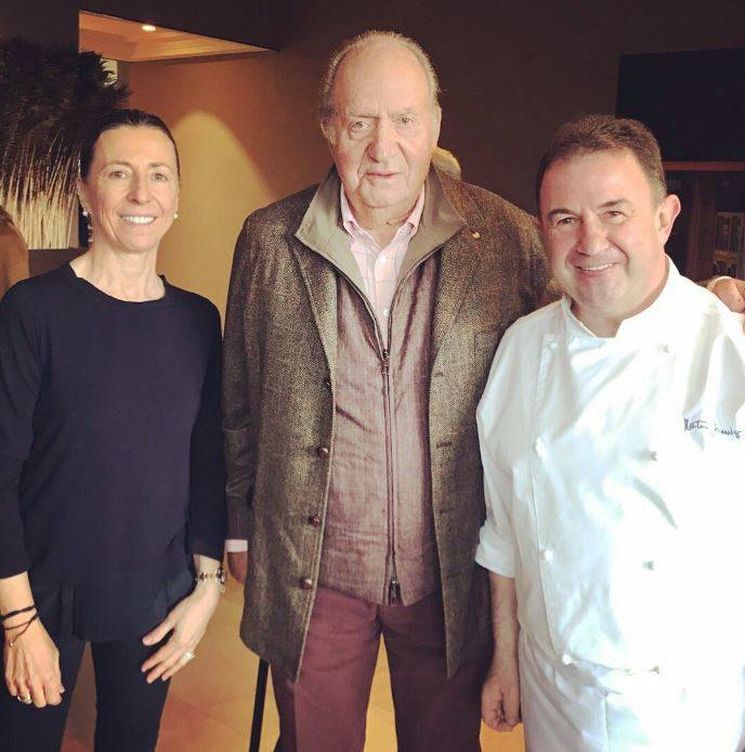 El rey Juan Carlos junto al chef Martín Berasategui. (Twitter)