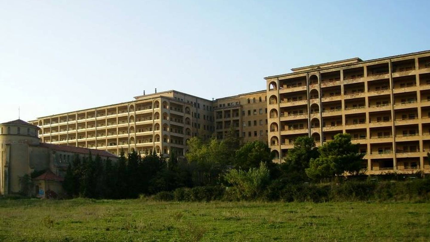 La fachada trasera del Hospital del Tórax.