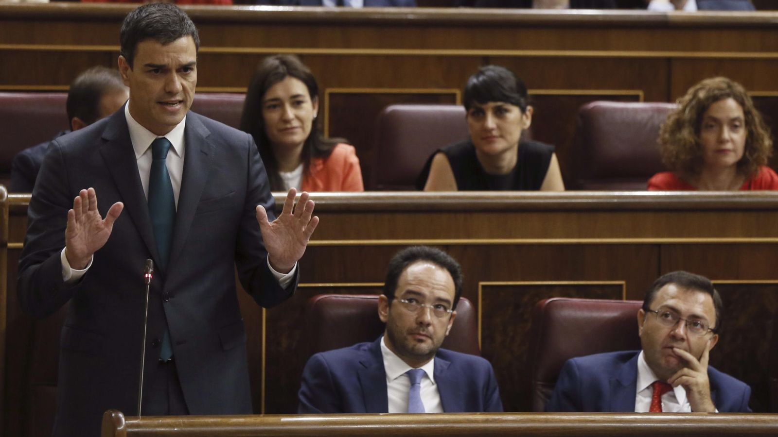 Foto: El líder del PSOE, Pedro Sánchez, durante su intervención en la última sesión de control al Ejecutivo en el Congreso de los Diputados. (Efe)