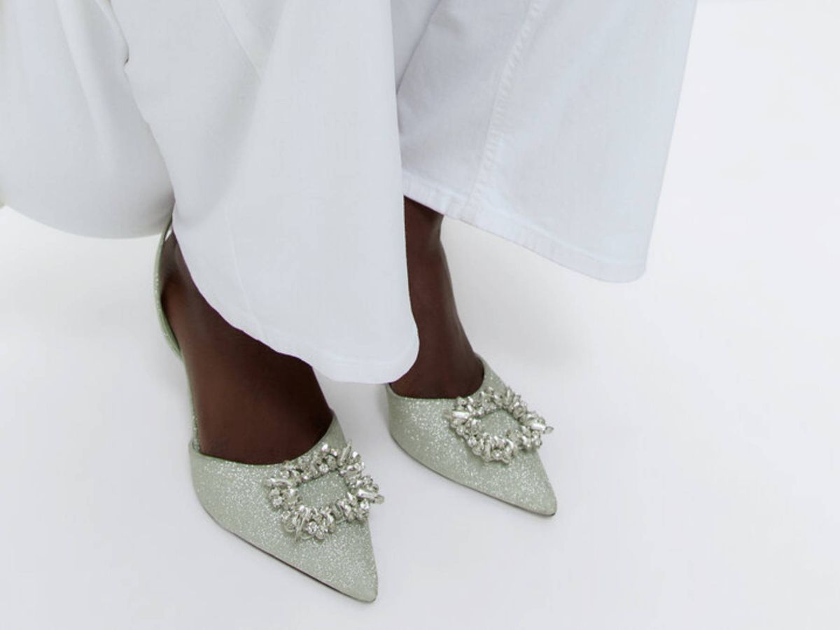 Foto: Futura novia, ficha estos zapatos joya de Uterqüe. (Cortesía)
