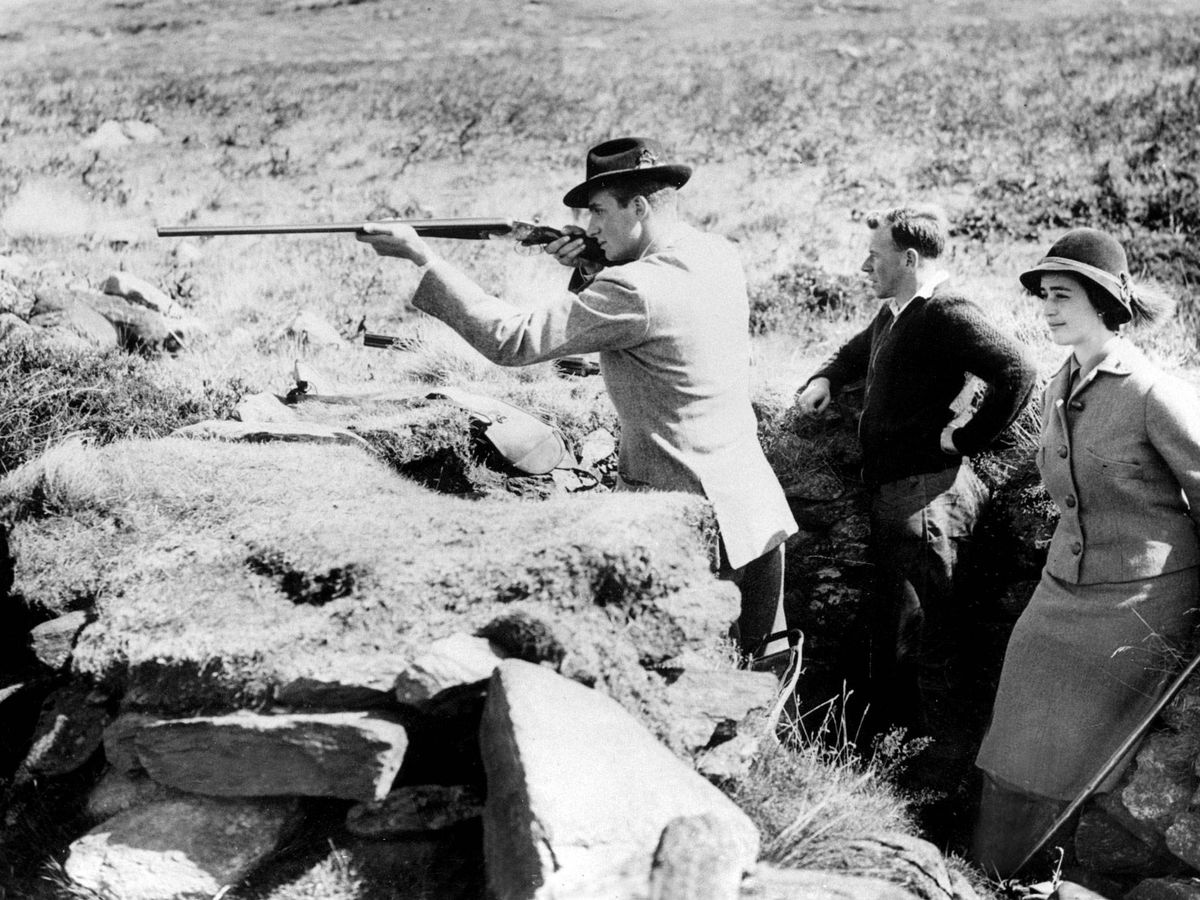 Foto: El entonces príncipe Juan Carlos, cazando en Inglaterra en 1959. (Cordon Press)