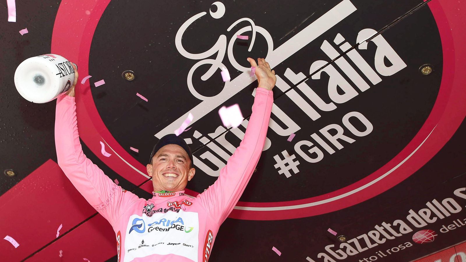 Foto: Gerrans, en el podio vestido de rosa (EFE).