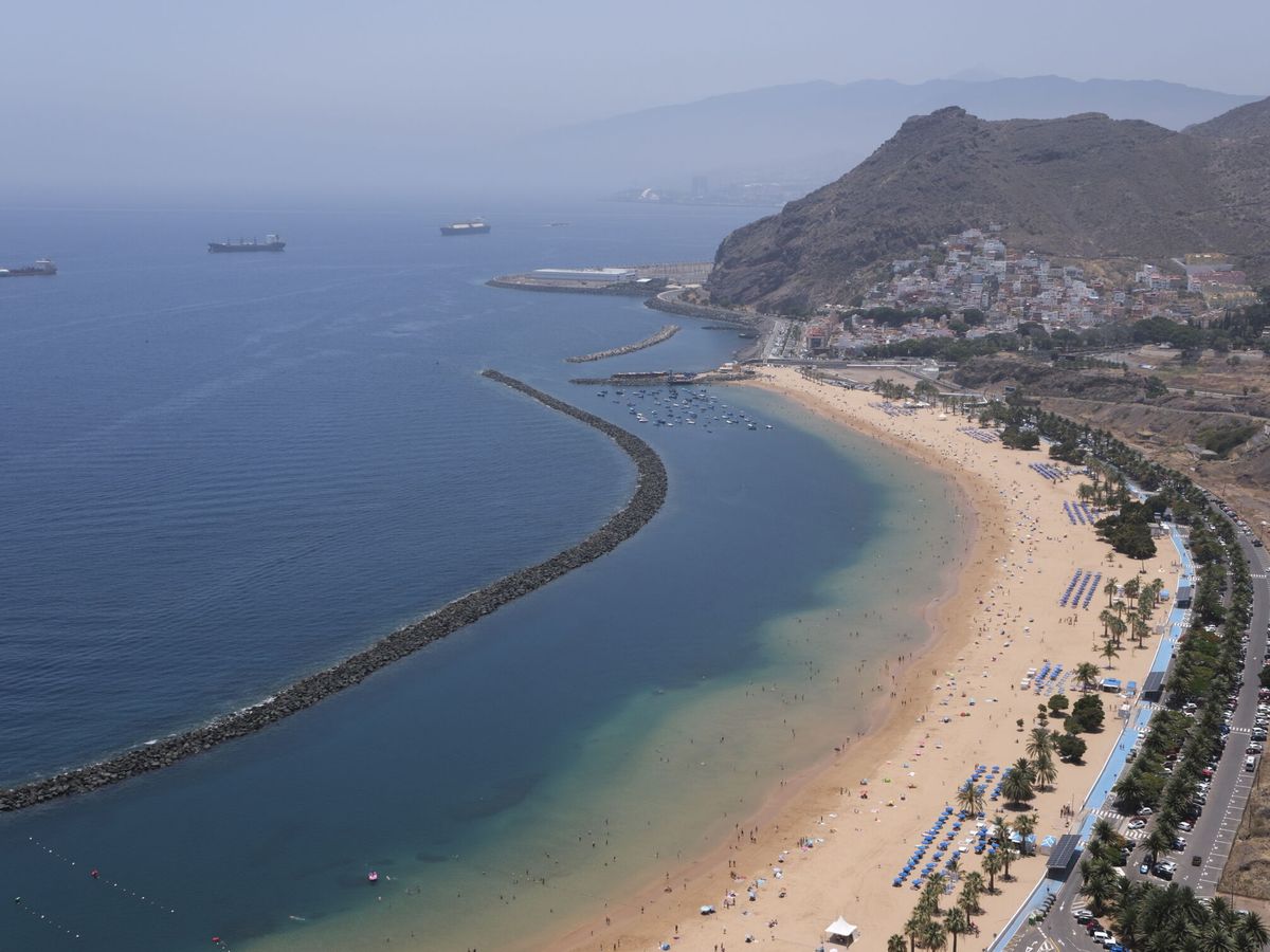 Foto: El Gobierno de Canarias establece en el calendario laboral las festividades de ámbito nacional, autonómico y local (EFE/Alberto Valdés)