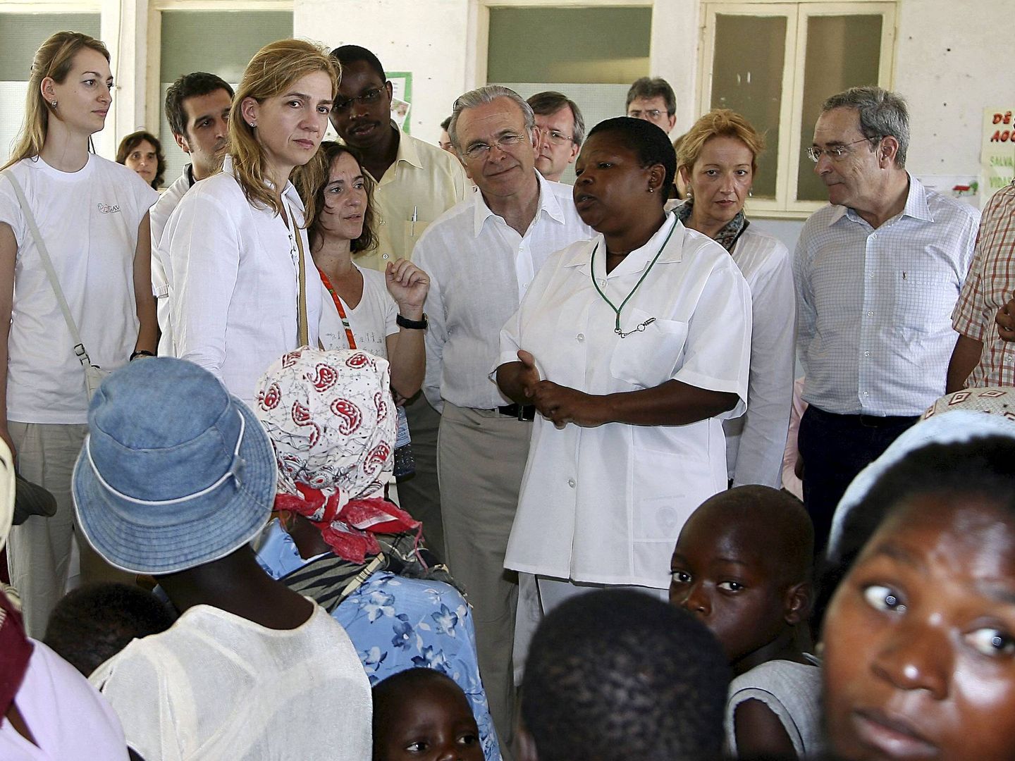 La Infanta, en una visita a un centro de salud de la localidad mozambiqueña de Manhica en 2008. (EFE)