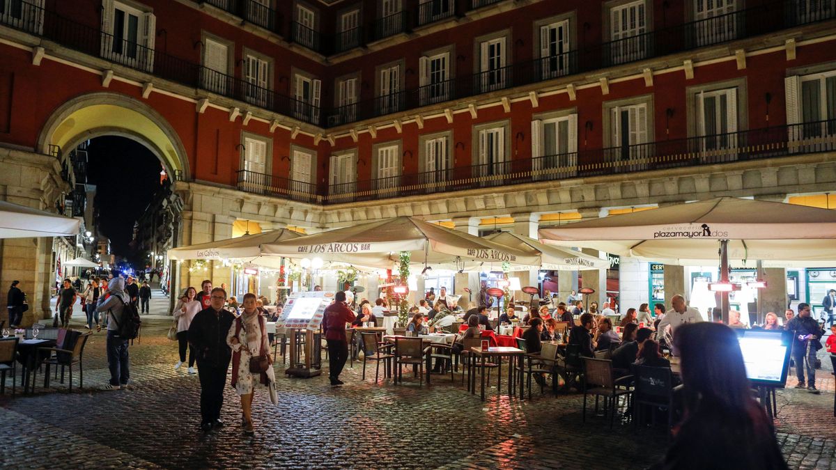 Bares y restaurantes madrileños no podrán poner música si abren la terraza a la vez