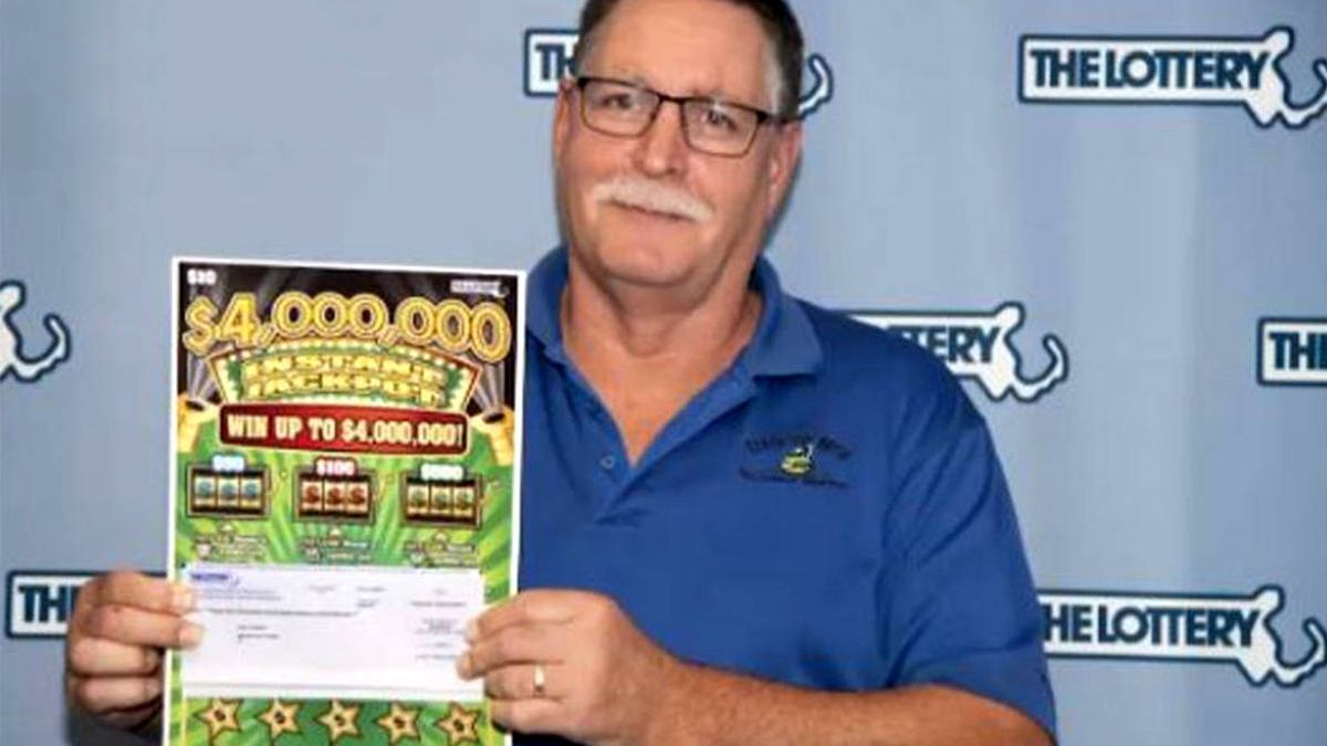 Un hombre gana 1 millón a la lotería por segunda vez en solo un año y medio