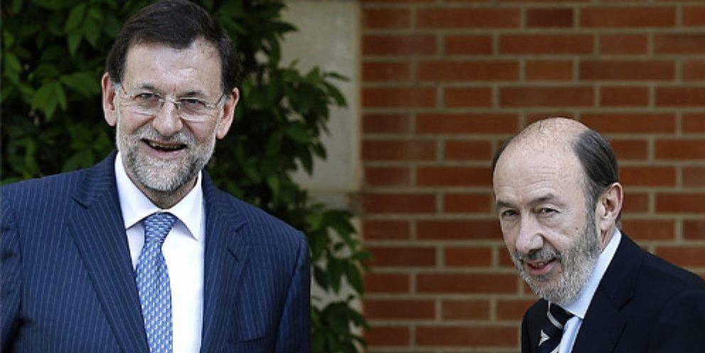 Foto: Rubalcaba y Rajoy viven su ‘luna de miel’ con Europa y la renovación del TC