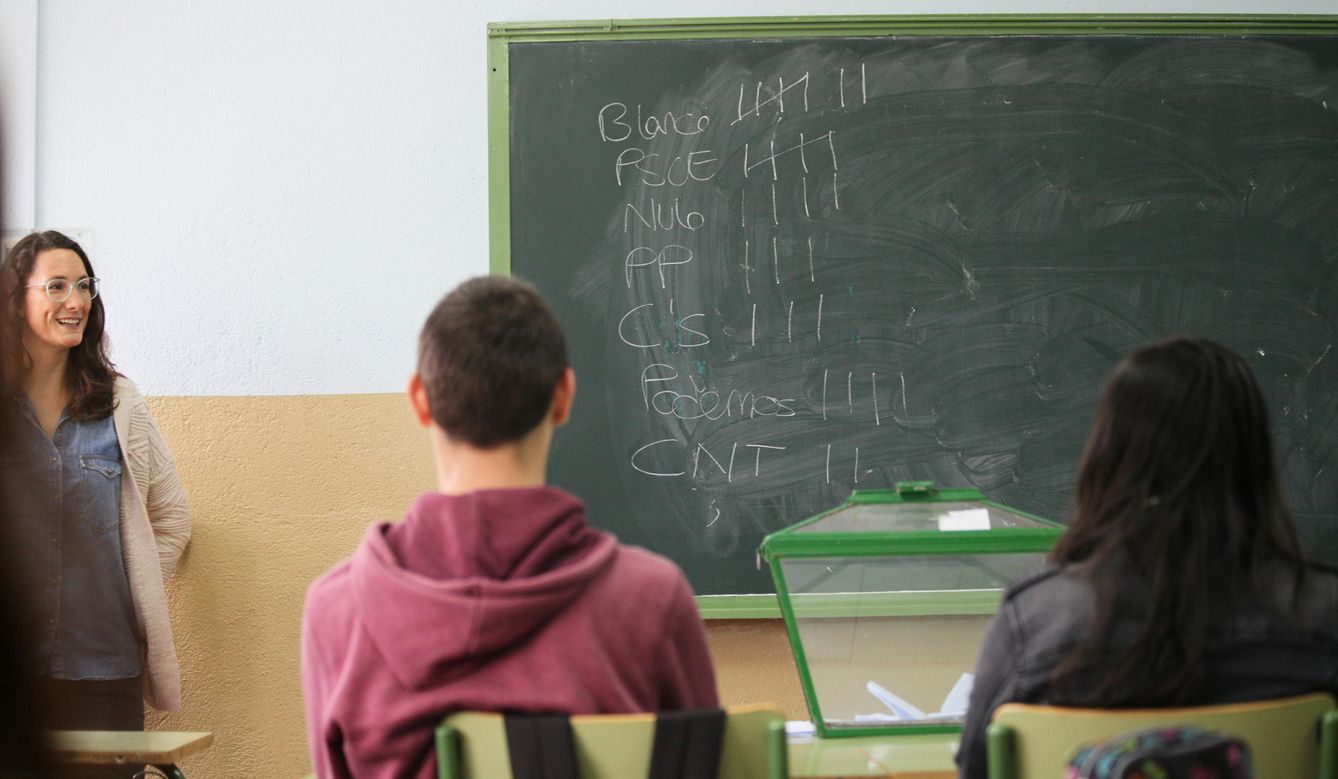 Simulacro de elecciones de menores de 16 años (Enrique Villarino)