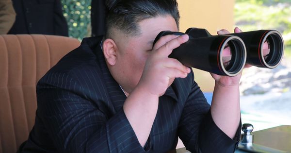 Foto: El líder norcoreano, Kim Jong-un, en una prueba de defensa. (EFE)