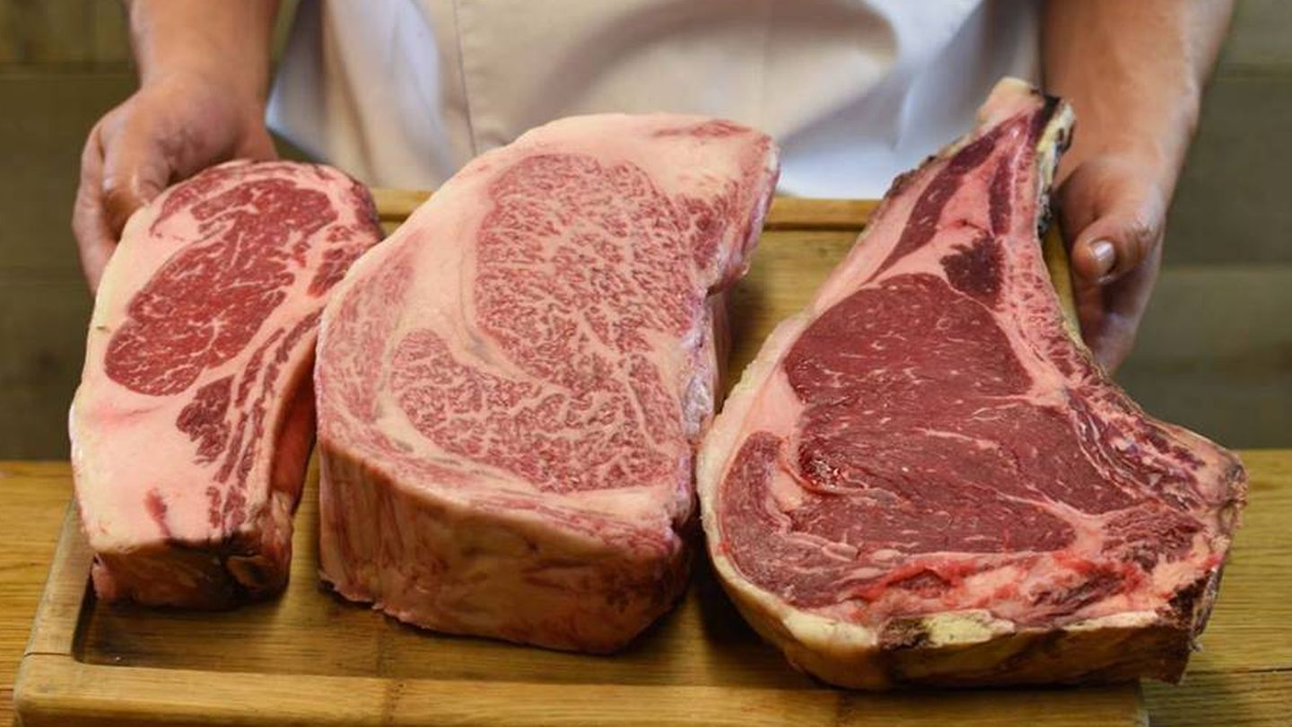 Tres piezas de carne bovina de diferentes tipos en Vaca Nostra.