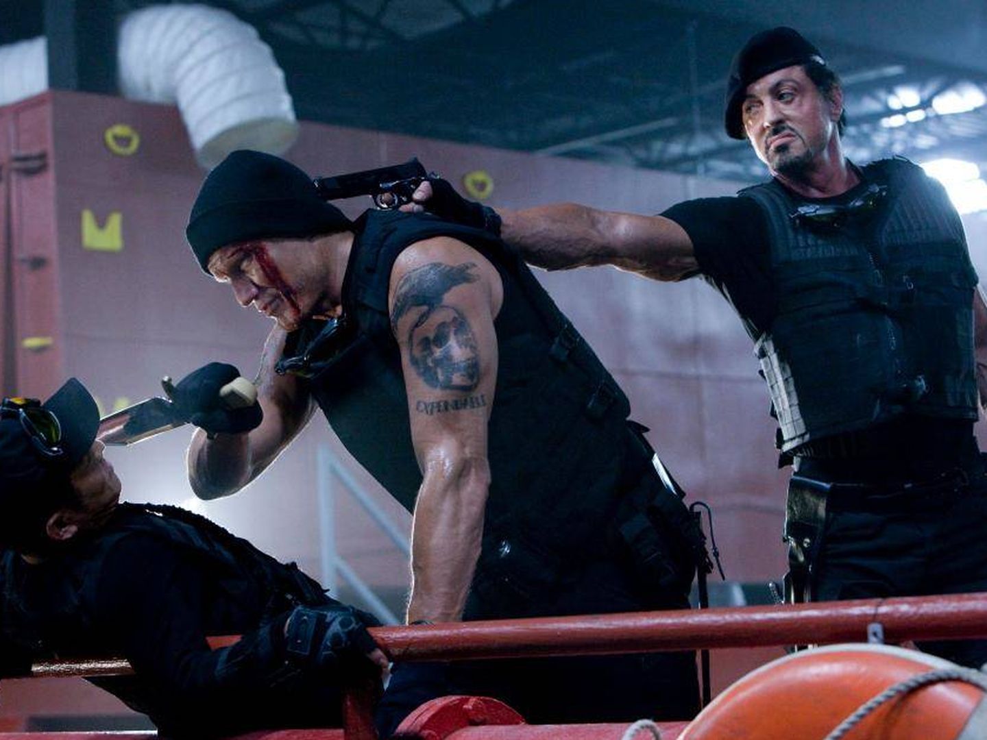 Dolph Lundgren y Sylvester Stallone en 'Los mercenarios'. (Wide Pictures)