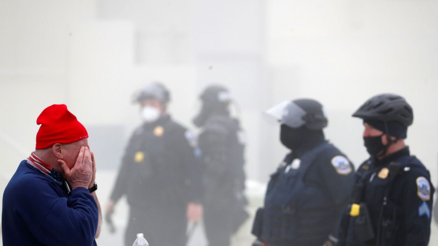 Enfrentamientos entre Policía y manifestantes en el Capitolio de EEUU. (Reuters) 