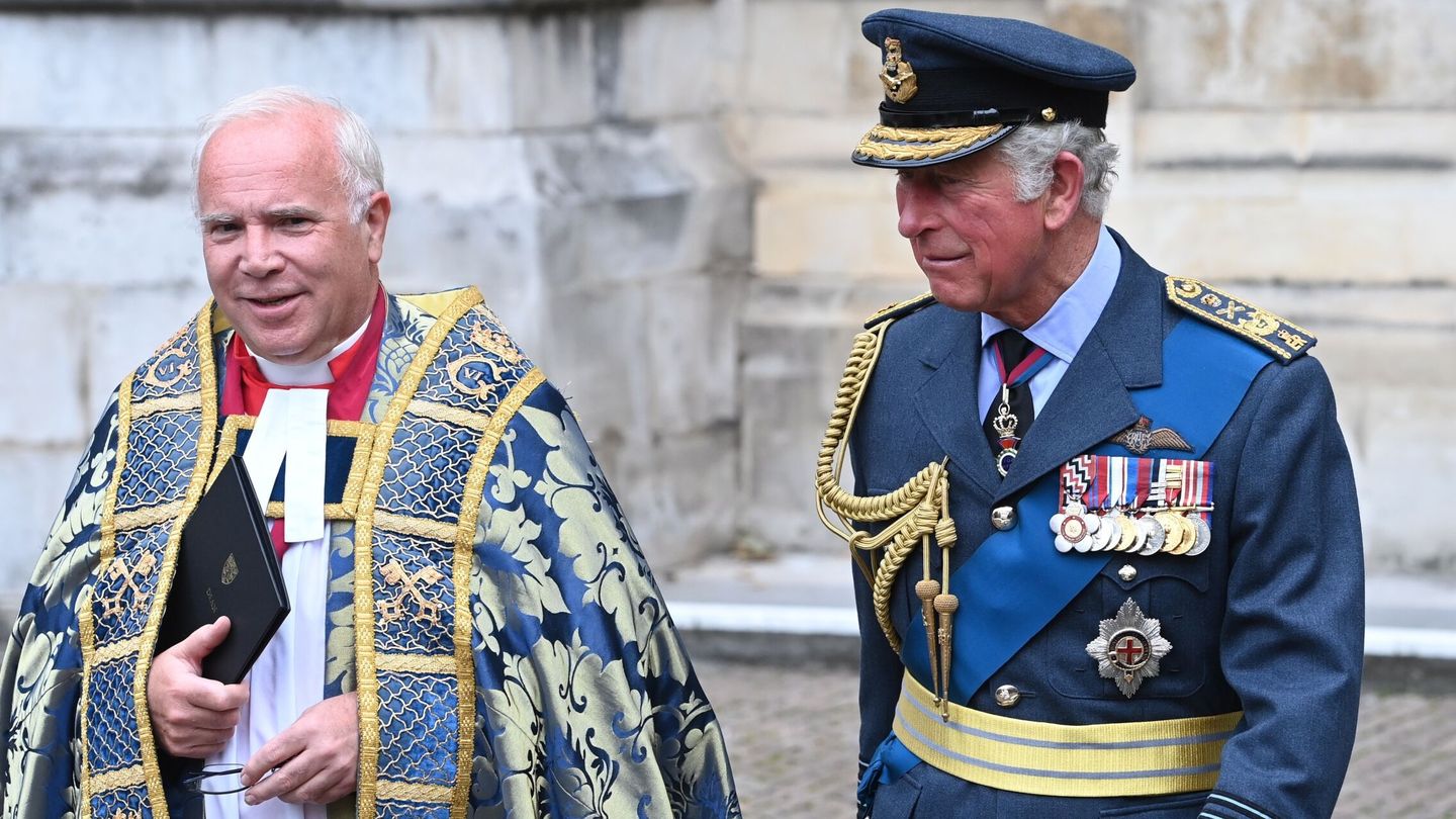 El príncipe Carlos de Inglaterra, en la Abadía de Westminster. (EFE)