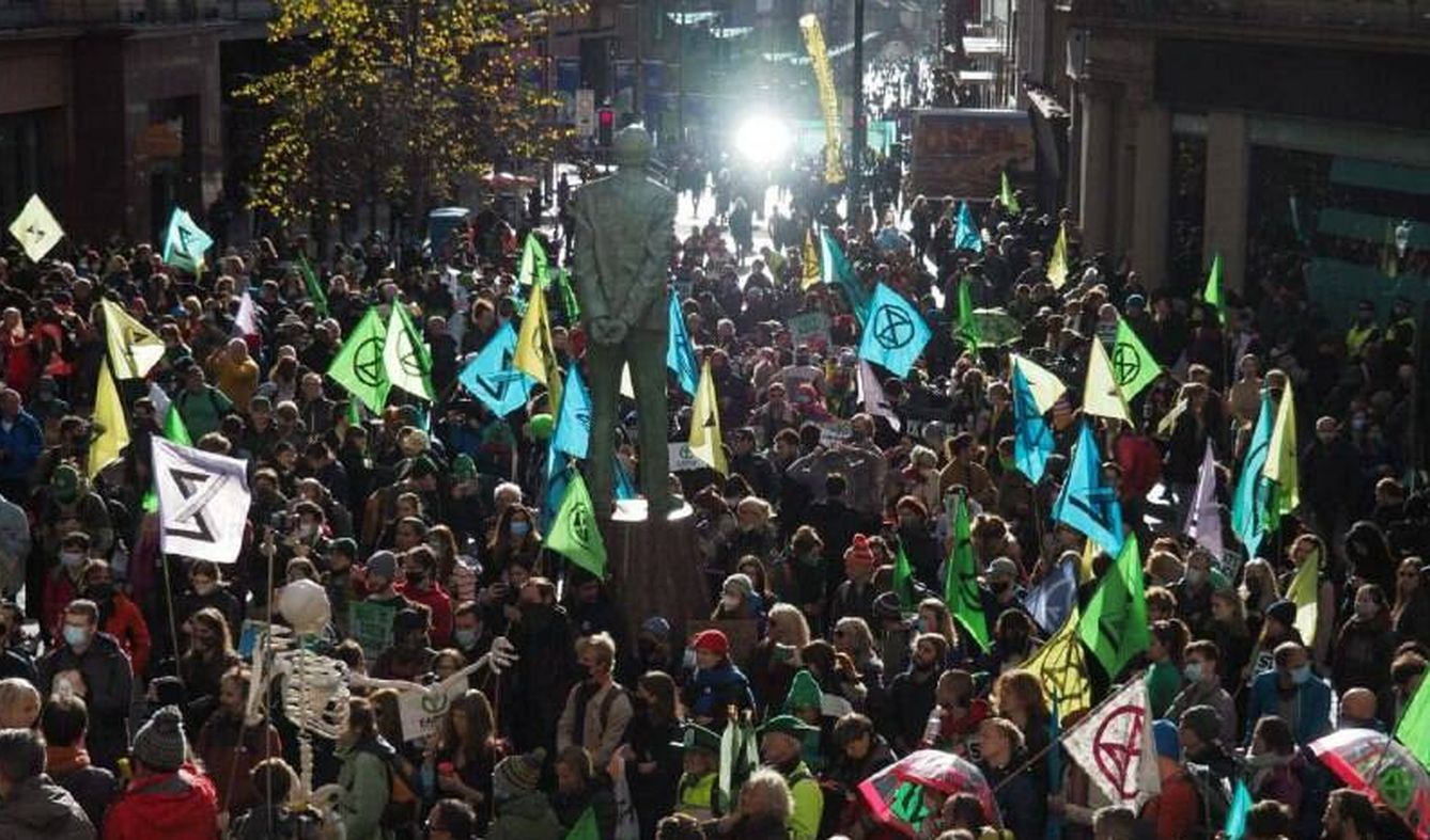 Cientos de manifestantes en Glasgow. (Extinction Rebellion)